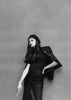 #10women #PeterLindbergh #EstherCanada #50s #60s #inspired #fashion #editorial #fashioneditorial #Beatnik #style #beret #pencilskirt #black #artistic #artsy #movement #retro #inspo Peter Lindbergh, Linda Evangelista, Vogue Italia, Dark Fashion, Mode Inspiration, Editorial Photography