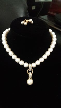 Beautiful Classy Elegant Pearl Vintage Necklace with Earrings for a Special Occasion. Pearl Drop Pendant, Pearl Vintage, Necklace Pearl, Faux Stone, Cat Necklace, Stone Design, Drop Pendant, Pearl Drop, Brass Color