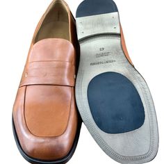 Elevate your style with these VITTOV VIRGILI Arizona 878B loafers, perfect for any fashion-conscious man. Crafted from high-quality leather, these slip-on shoes feature a solid pattern and a dark brown color that complements any outfit. The shoes have a standard shoe width and are designed with a rubber and leather outsole for durability. These dress shoes are suitable for various occasions, from Christmas to city outings. The shoes have a vintage touch with a 90s theme, making them a perfect ad