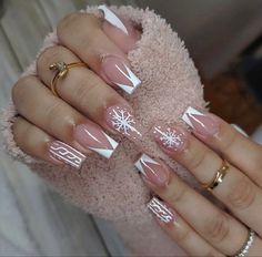 Short Nude Christmas Nails, Winter Nail Sets Short, Extra Short Christmas Nails, Christmas Nail Sets Short, Sweater Nails Short, Christmas Ombre Nails Winter, Winter Nail Sets, Mexico Nails, Christmas Nails Glitter