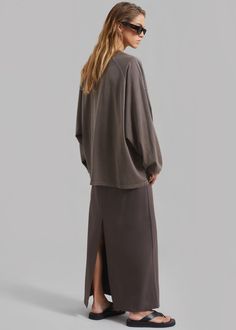 Color: Brown Lightweight cotton fleece Relaxed fit Crew neckline Long sleeves Drop shoulders Slip on style Unlined 100% Cotton Machine Wash Cold By The Frankie Shop. Imported The Frankie Shop, Suiting Fabric, Frankie Shop, Cotton Fleece, Long Sleeve Tee, Long Skirt, Drop Shoulder, Crew Neckline, Low Rise