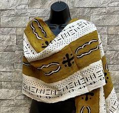 A striking gold and white Mudcloth Shrug. This shrug has the designs from the Ivory Coast. This has a cool refreshing look. The look will Wow your friends and on lookers. The shrug comes with a lot of attitude . Don't delay order yours today. African Scarf, White Shrug, African Gold, African Inspired Decor, African Babies, African Mudcloth, African Wedding Dress, Diy Fashion Hacks, African Decor