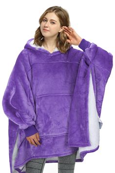 Fluffy Blanket Hoodie:keep you warm and comfortable in night while you are camping ,enjoying outdoor concert,lounging around the house, reading a book,watching TV,on the computer,at sporting events,post game,take it anywhere you want. This cozy fleece oversized sweatshirt is made of ultra soft microfiber fabric, it's a comfortable but lightweight gaint hoodie for you to stay warm from head to toe. Kangaroo Front Pocket is plenty big enough to have snacks,your phone or remote,or even just a place Batwing Coat, Oversized Sofa, Hoodie Poncho, Poncho Design, Presents For Women, Sherpa Hoodie, Hoodie Blanket, Wearable Blanket, Oversized Hoodie