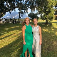 Formal Flattering Green Maxi Dress, Worn 1x For Black Tie Wedding Halston Heritage Dress, Green Maxi Dress, Green Maxi, Black Tie Wedding, Halston Heritage, Maxi Dress Green, Dress Formal, Kelly Green, Formal Dress