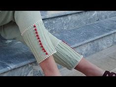 Beautiful capri bottom design cutting and stitching - YouTube Poncha Design, Trouser Pants Pattern, Women Trousers Design, Pant Design, Salwar Pants, Womens Pants Design, Salwar Designs, Trouser Design