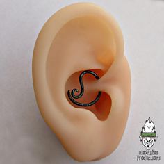 Handmade blackened niobium 2 sides daith ring 16G. Size:1.2x8mm(internal diameter). Color: natural blackened, dark grey/hematite. Check your correct size before you buy, if you don't know ask your body piercer or contact me, because I do not accept returns. Daith Ring, Daith Rings, Jewelry Earrings Hoops, Labour Day, Dark Grey, Beauty Book, Spain, Jewelry Earrings, Hoop Earrings