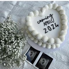 Pregnant Surprise Family, Minimalist Gender Reveal Party, Vintage Heart Cake Gender Reveal, Pregnant Announcement Ideas For Husband, I’m Pregnant Surprise Grandparents, Annoucment Pictures Aesthetic, Gender Reveal Photoshoot Winter, Ways To Find Out Gender Of Baby, Intimate Cake Gender Reveal