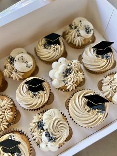 Graduation Topper Over The Top Graduation Party, Cupcakes Decoration For Graduation, Cupcakes Decoration Graduation, Graduation Themed Cupcakes, Number Graduation Cake, Simple Graduation Cupcakes, Girly Graduation Cakes, Dessert Table Ideas Graduation Party