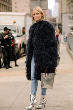 Looks Jeans, Silver Boots, New York Fashion Week Street Style, The Best Street Style, Street Style Winter, Style Looks, Best Street Style, Autumn Street Style