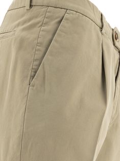 These classic pants are all about combining comfort with style, perfect for any occasion. They're crafted with care in Italy, ensuring top-notch quality and a sophisticated look. You'll love how they fit just right, making them a staple in any wardrobe. Regular fit, mid rise for a comfortable and flattering look Made from 100% cotton for breathability and ease Crafted in Italy, ensuring superior quality and craftsmanship Season: FW24 Color: Green Luxury Green, Relaxed Elegance, Brunello Cucinelli Men, Pleated Trousers, Leather Cap, Mens Fall, Mens Luxury, Light Sweater, Emilio Pucci