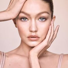 Micropigmentação de sobrancelha: dúvidas, cuidados + antes e depois Gigi Hadid Maybelline, Gigi Hadid Makeup, Beauty Fotografie, Makeup Masterclass, Best Drugstore Foundation, Drugstore Foundation, Natural Glam