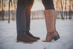 Veja aqui todas as minhas dicas para vocês escolherem a bota perfeita para o inverno em Nova York. Winter Dates, Winter Date Ideas, Elegante Y Chic, Date Night Ideas, Couple Shoes, Her Campus, Setting Boundaries, Dating After Divorce, Night Ideas