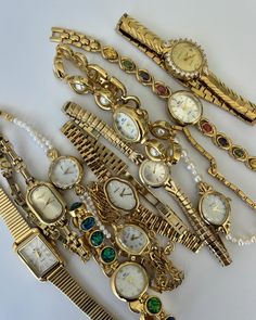 Look how pretty our watch collection is😍💛 • • • See our website for a new gold pearl watch✨ Shop link in bio🛒🎀 • • • • • #vintagewatch #vintageinspired #oldmoney #oldmoneyaesthetic #vintagestyle #rarejewelry #vintagewatches #daintywatch #goldwatch #vintageaesthetic #trending #rarefinds Cute Girly Accessories, Mixed Jewelry, Vintage Gold Watch, Pearl Watch, Avengers Outfits, Unique Watches, Gold Schmuck, Rare Jewelry