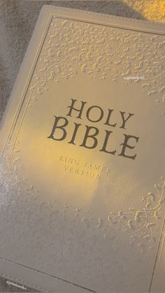 #bible #christian #christiangirl #unboxing #unbox #holygirlera #holygirldiaries Bible Core Aesthetic, White Bible Aesthetic, Holy Bible Aesthetic, Bible Book Aesthetic, The Bible Aesthetic, Aesthetic Bibles, Bible Diary, Christianity Aesthetic, Nkjv Study Bible