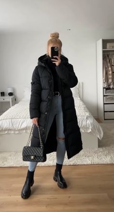 Long Puffer Outfit, Puffer Jacket Outfit, Getting Bored, Mode Zara, Classy Winter Outfits