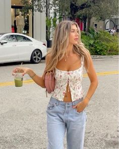 Floral Tops Outfit, Girly Summer Outfits Aesthetic, Fancy Summer Outfits, Tulum Fits, Pier Outfit, University Ootd, Mall Outfit Ideas, Fest Outfits, Outfit Inspo Summer