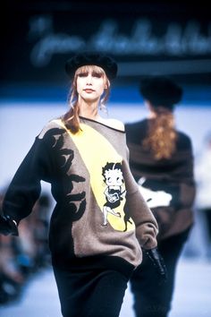 Fall/Winter 1989 High Fashion Runway, Runway Outfits, High Fashion Editorial, Cute Lazy Outfits, Lazy Outfits, Fall Fits, Beauty And Fashion, Look Vintage, Pin It