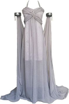 Daenerys Targaryen. Vestido de novia / Wedding Gown. Game of Thrones. Long Train Dress, Daenerys Targaryen Costume, Got Costumes, Game Of Thrones Costumes, Train Dress, Goddess Dress, Fantasy Dresses, Long Train, Emilia Clarke