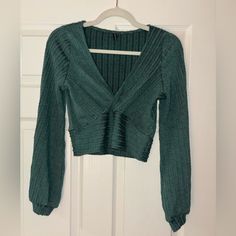 Zaful Women’s Pullover Ribbed Knit Crop Top V-Neck Long Sleeve Size Medium Green Never Worn Green Knit V-neck Sweater, Trendy Fitted Knit V-neck Sweater, Green Soft Knit Long Sleeve Top, Green Long Sleeve Soft Knit Top, Trendy V-neck Cropped Sweater For Layering, Stretch V-neck Knit Top, Chic Textured Knit V-neck Cropped Sweater, Trendy Green Long Sleeve V-neck Sweater, Fitted V-neck Soft Knit Top