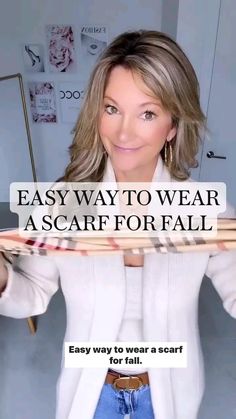 Burberry Scarf Outfit Summer, Scarf Clips Diy How To Make, How To Style Long Scarves, How To Where A Scarf, How To Were A Scarf, How French Women Wear Scarves, Black White Scarf Outfit, Neck Scarfs For Women Outfits, Outfits With Scarves Fall