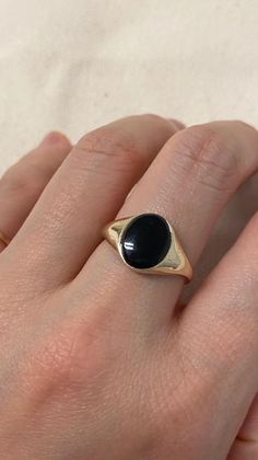 Black Onyx Meaning, Onyx Meaning, Rose Stone, Fine Gold Jewelry, Gold Color Ring, Types Of Gold, Gold Alloys, Solar Plexus, Solid Gold Jewelry