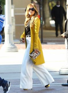 Yellow Coat, Business Outfit, Street Chic, White Pants, Look Chic, Look Fashion, Passion For Fashion, Autumn Winter Fashion