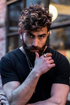 Curly Quiff Hairstyles Men, Curly Hairstyles Male, Curly Hair And Beard, Mens Curly Hair, Trend Hairstyle, Quiff Haircut, The Quiff