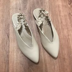 New, Never Worn, Pointed Toe Ruffle Flats In Nude From Anthropologie, Size 8 Anthropologie Shoes, Flat Color, Flat Shoes Women, Loafer Flats, Anthropologie, Loafers, Women Shoes, Cream, Women Shopping