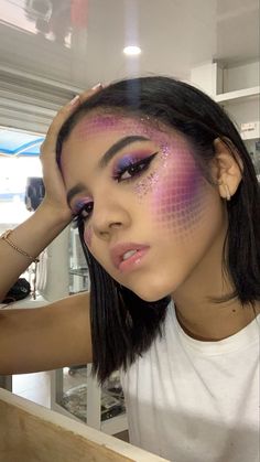 Mermaid Makeup Purple, Ursula Inspired Makeup, Fish Scale Makeup, Ursala Makeup, Ursula Makeup Look, Purple Mermaid Makeup, Simple Mermaid Makeup, Pink Mermaid Makeup