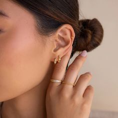 Discover our Ericka Geometric Tennis Huggies, featuring a delicate Art Deco design with round diamond gemstones set in a bezel. These unique earrings combine classic sparkle with a modern geometric twist, making them a standout accessory ✨ SKU: RR-ER489 Product Details Material: High Quality Solid 925 Sterling Silver Finish: 18K Gold ∙ Sterling Silver Hoop Dimensions: ~8 Inner Diameter | ~12mm Outer Diameter Featuring dainty Huggie Hoop Earrings with ~1.5mm Diamond CZ Gemstone embedded in ~5x3mm Modern Everyday Diamond Earrings With Accents, Modern Round Cubic Zirconia Huggie Earrings, Modern Everyday Drop Diamond Earrings, Adjustable Minimalist Cubic Zirconia Earrings, Modern Drop Diamond Earrings For Everyday Wear, Modern Everyday Huggie Earrings With Cubic Zirconia, Modern Everyday Diamond Cut Earrings, Modern Huggie Earrings With Diamond Accents For Gifts, Modern Huggie Earrings With Diamond Accents As A Gift