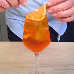 Aperol Spritz: The Classic Italian Recipe Italian Cocktail Recipes, Aperol Spritz Recipe, Orange Drink, Light Cocktails, Italian Cocktails, Recipe Step By Step, Orange Drinks, Xmas Dinner, Italian Recipe