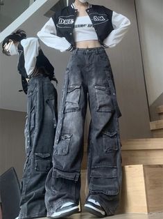 Street Outfit Ideas For Women, All Clothes Styles Names, Streetwear Fashion For Women, Streetwear Fashion Inspiration, Aesthetic Street Outfits, Cute Outfits Pants, Grunge Jeans With Side Pockets For Streetwear, Grunge Streetwear Cargo Jeans With Multiple Pockets, Edgy Streetwear Cargo Jeans