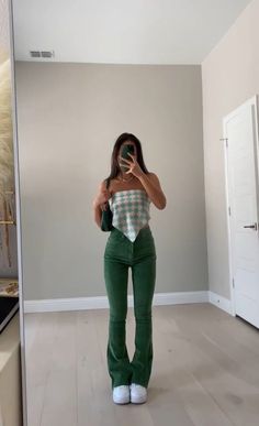 Causual Outfits, Swaggy Outfits, Green Pants, Teen Fashion Outfits, Retro Outfits