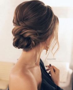 Prom Hairstyles You Are Going to Fall In Love With - Christina Bee Hairstyle Inspiration, Updos For Medium Length Hair, Wedding Hair Inspiration, Low Bun, Penteado Cabelo Curto, Wedding Hairstyle, فستان سهرة