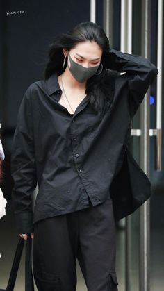 Black Clothing, Tomboy Style Outfits, Korean Girl Fashion, Tomboy Fashion, Kpop Fashion Outfits, Edgy Outfits, Korean Street Fashion, Korean Outfits, Kpop Fashion