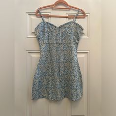 Cider Nwt Daisy Print Mini Dress In Size Small. Adorable Sweetheart Neckline. Perfect For Summer. Cute Floral Print Mini Dress For Daytime, Cute Mini Dress With Floral Print For Daytime, Cute Floral Mini Dress For Daytime, Light Blue Floral Print Mini Dress For Daywear, Cute Blue Floral Print Sundress, Light Blue Floral Mini Dress For Daywear, Cute Blue Floral Sundress, Light Blue Cotton Mini Dress With Floral Print, Cute Cotton Sundress For Daytime