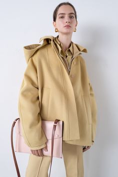 Beige Outfits, Joseph Fashion, Women Coat, Fashion Trends Winter, New Fashion Trends, Fashion Winter, Fashion Tips For Women, Fashion Show Collection