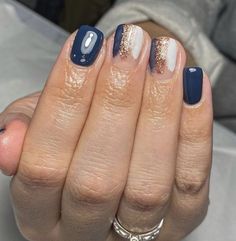 Fun Nails 2023 Trends, Subtle Nail Art Short Nails, Fall Fun Nails Ideas, Trendy Short Nails Summer Gel, Dip Nail Design Ideas, Dip Nail Designs Fall, Cute Dip Nails Ideas, Fun Dip Nails, January Dip Nails