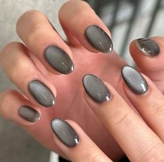 Here's an easy-to-follow velvet nails tutorial that shares how to recreate the nail trend of the holiday season Velvet Nails, Pretty Gel Nails, روتين العناية بالبشرة, Cat Eye Nails, Nail Swag, Cat Eyes, Funky Nails, False Nail, Chic Nails