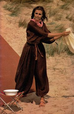 Issey Miyake ELLE France - June 20 1977 ... Desert Photoshoot Ideas, Vintage Editorials, Desert Fashion, Tall Fashion, 1970s Fashion, Work Wear Women, India Fashion, Fashion Tips For Women, Fashion Logo