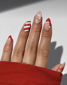 Simple Red Christmas Nails, Christmas Nail Ideas Simple, Gingerbread Nails, Slay Nails, Christmas Press On Nails, Xmas Nail, America Nails, Santa Nails, Candy Cane Nails