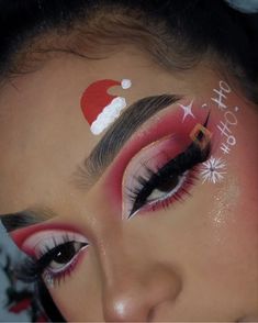 Santa Hat Makeup, Santa Eye Makeup, Cute Christmas Eyeshadow Looks, X Mas Makeup Look, Christmas Parade Makeup, Makeup Looks For Christmas Party, Santa Makeup Looks, Easy Holiday Makeup Looks, Santa Makeup Christmas