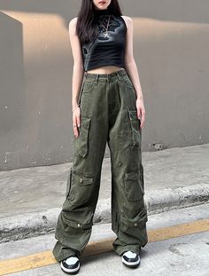 Army Green Multi-Pocket Cargo Jeans | Yeji - ITZY XXL Female Cargo Pants Outfit, Light Green Cargo Pants Outfit, Street Outfits Urban Women, Overalls Women Fashion, Apocalypse Outfit, Yearbook Photoshoot, Exo Monster, Trendy Outfits Inspiration, First Live