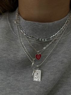 Evry Jewels silver necklace stack Silver Jewerly Girl Aesthetic, Silver Jewelry Street Style, Fall Aesthetic Jewelry, Silver Necklaces Chunky, Silver Jewelry Streetwear, How To Style Silver Jewelry, Stacked Jewelry Necklaces Silver, Silver Stacked Necklaces Aesthetic, Silver Jewellery Aesthetic Necklace