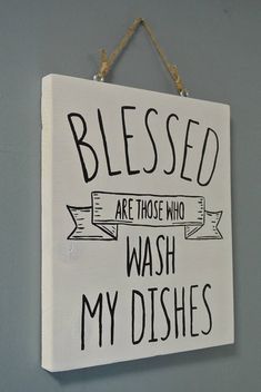 a sign hanging on the wall that says, blessing are those who wash my dishes