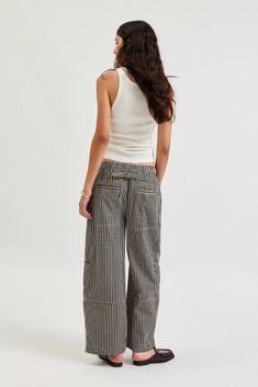 BDG Charlie Gingham Wide-Leg Pant | Urban Outfitters Fits For College, Business Casual Fits, Crazy Fits, Gracie Abrams Concert, Closet Organized, Girl Shopping, Outfit Styles, Cotton Canvas Fabric, 2000s Fashion Outfits