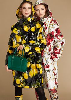 Dolce And Gabbana Fashion, Italian Summer, Floral Print Skirt, Fashion Images, African Fabric, Mixology, Rain Wear