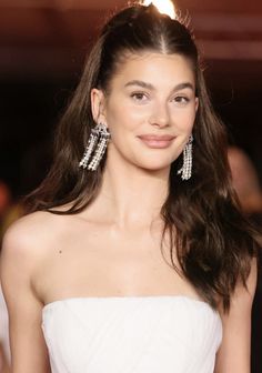 Nice Hairstyles For Medium Hair, Red Carpet Hairstyles For Long Hair, Camila Morrone Hair, Round Face Wedding Hairstyles, Met Gala Hairstyles, Celebrity Wedding Hairstyles, Hairstyles Red Carpet, Ceremony Hairstyles, Celebrity Hairstyles Red Carpet