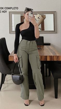 Outfits Con Cargo Pants, Jeans Pants Outfit, Outfit Elegantes, Outfits Con Jeans, Casual Chic Outfits, Winter Fashion Outfits Casual, Business Outfits Women, Trendy Dress Outfits, Everyday Fashion Outfits