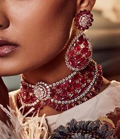 Royal Jewellery, Beautiful Jewelry Diamonds, Simple Jewellery, Bridal Necklace Designs, Neck Pieces Jewelry, Indian Jewelry Earrings, Elegant Jewellery, Antique Bridal Jewelry, Jewellery Indian